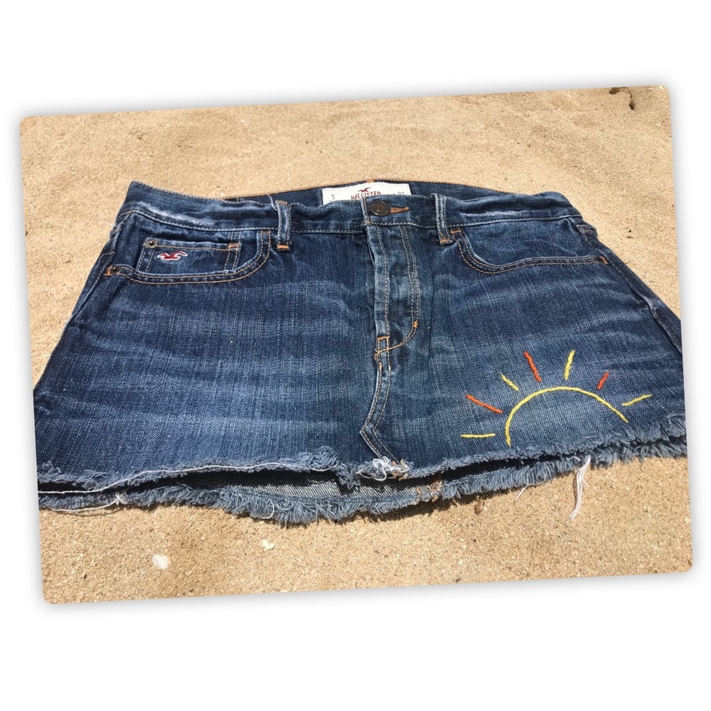 Cute Hand-embroidered Aloha HOLLISTER Denim Skirt!